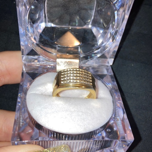 Gold 10K ring - Picture 1 of 4